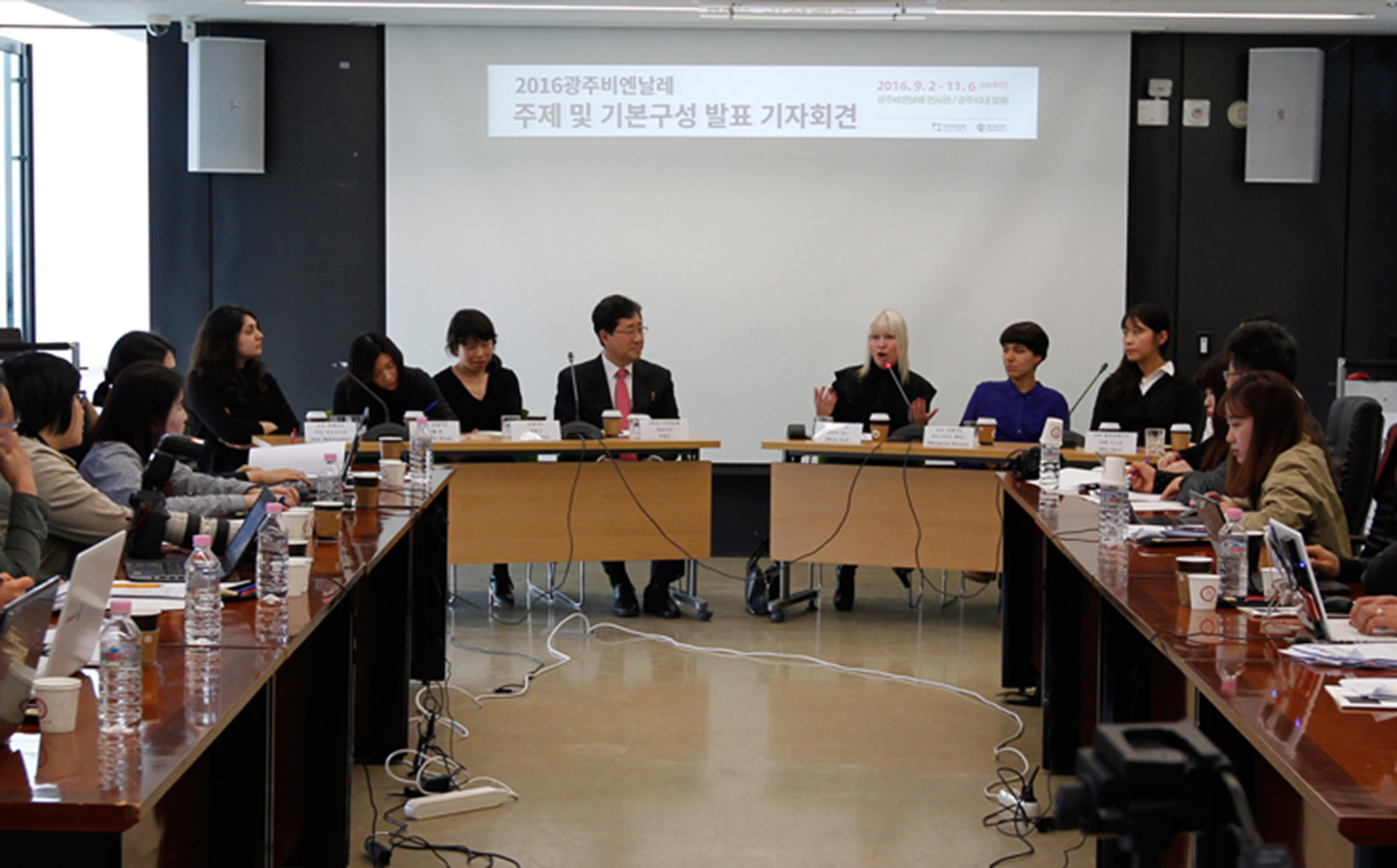 2016광주비엔날레 주제 및 기본구성 발표 기자회견에 따른 기자회견 사진