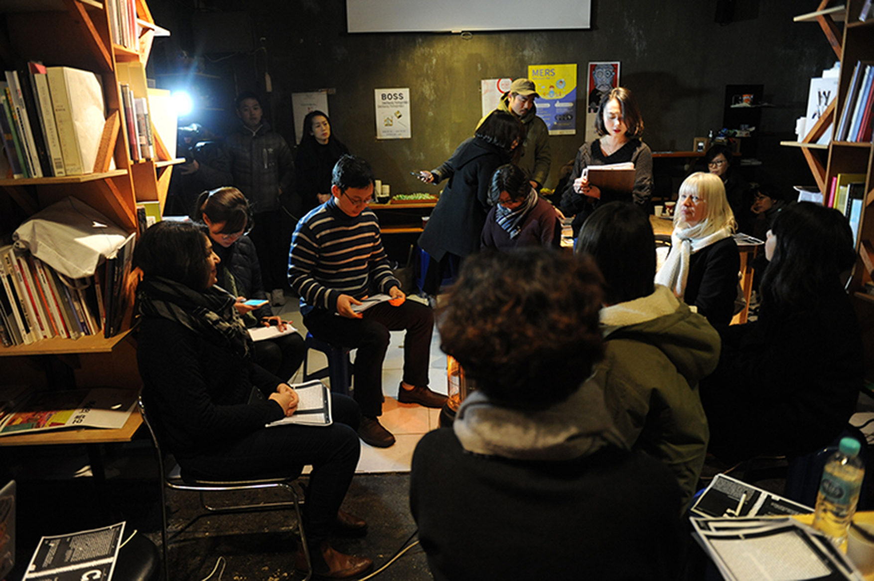 지난_1월_미테 우그로에서 열린 월례회 장면 사진입니다.