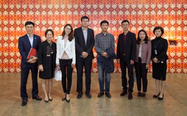 故 노무현 전 대통령 아들 노건호 씨 광주비엔날레 방문 관련 이미지