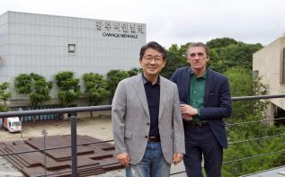 제15회 광주비엔날레 예술감독 니콜라 부리오 방한  관련 이미지