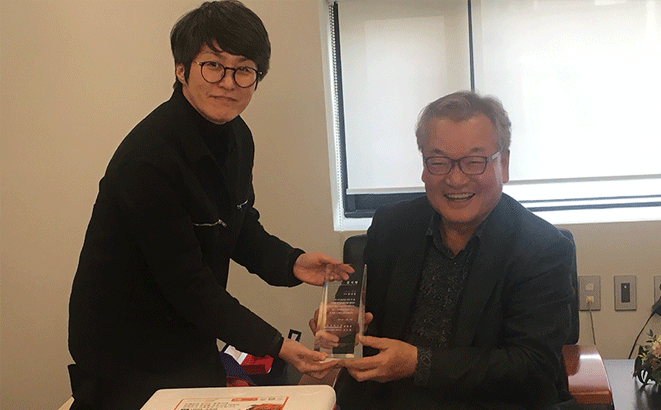 광주비엔날레 2억원 후원 윤영달 크라운해태제과 회장에 관련 이미지